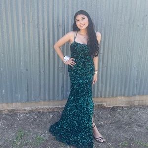 Prom dress- emerald green sequence dress, only used for prom night.
